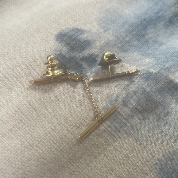 Federal Express flight pin. VINTAGE memorabilia - Picture 2 of 6